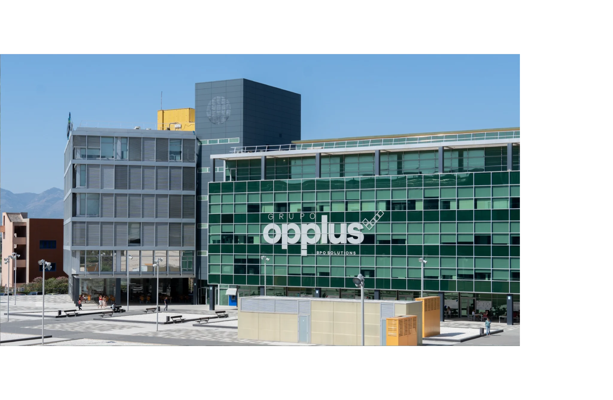 fachada OPPLUS