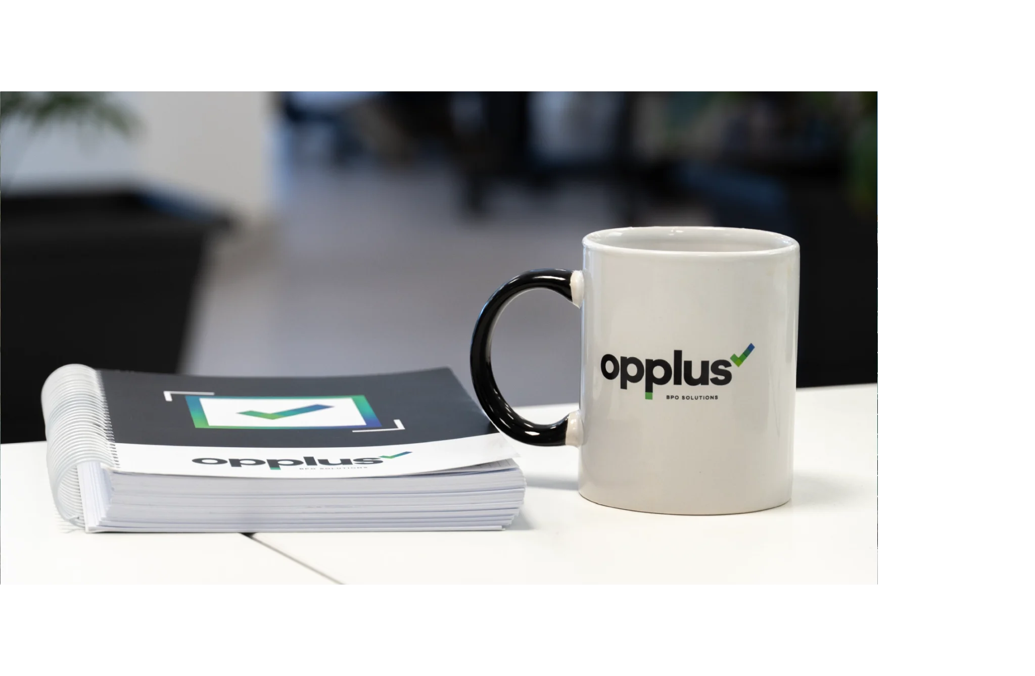 taza y cuaderno OPPLUS